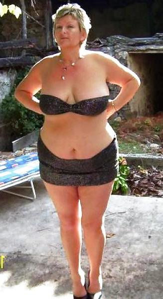 20P Granny Swimsuit Contest