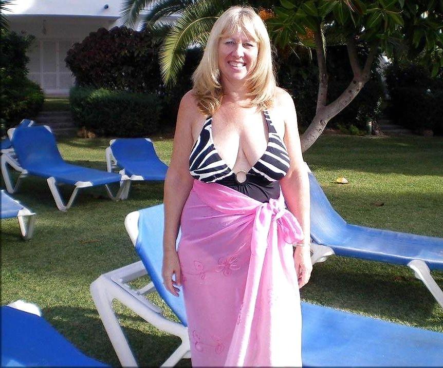 20P Granny Swimsuit Contest