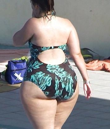 20P Granny Swimsuit Contest