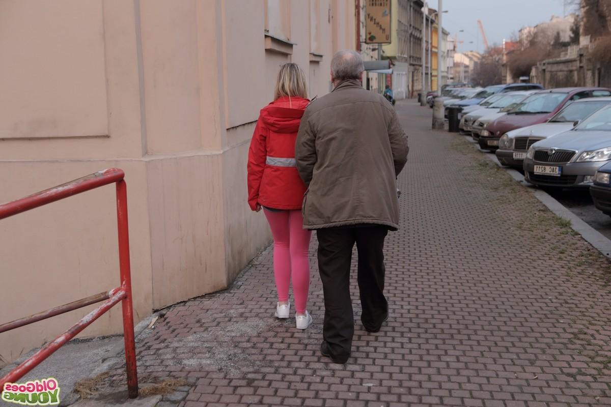 16P Als der alte Typ jung wird, zauberte Renata ihre Titten