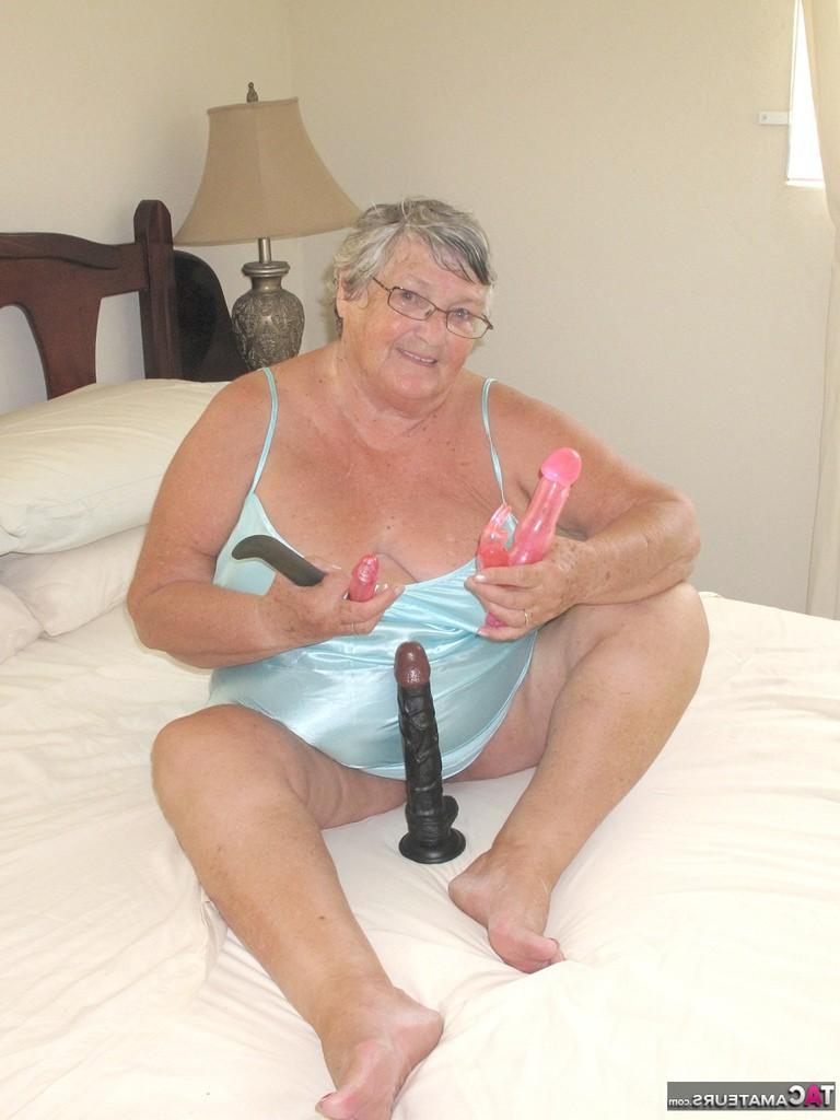20P Double penetrationThis is something you rarely see Grandma Libby