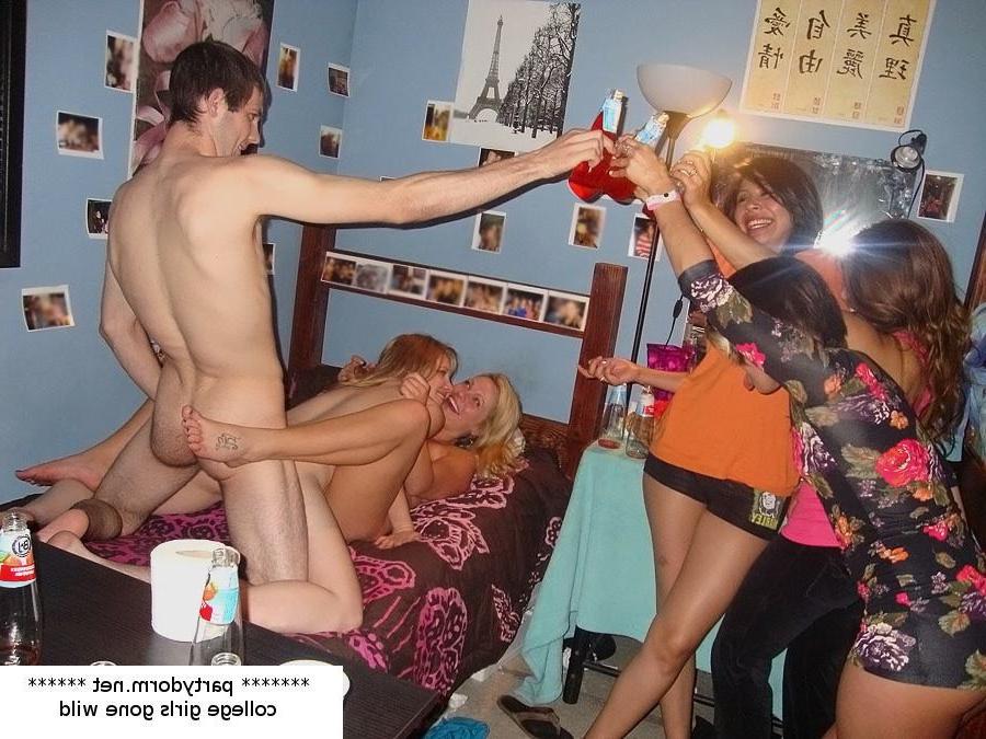 15P Sexy college girls gone wild