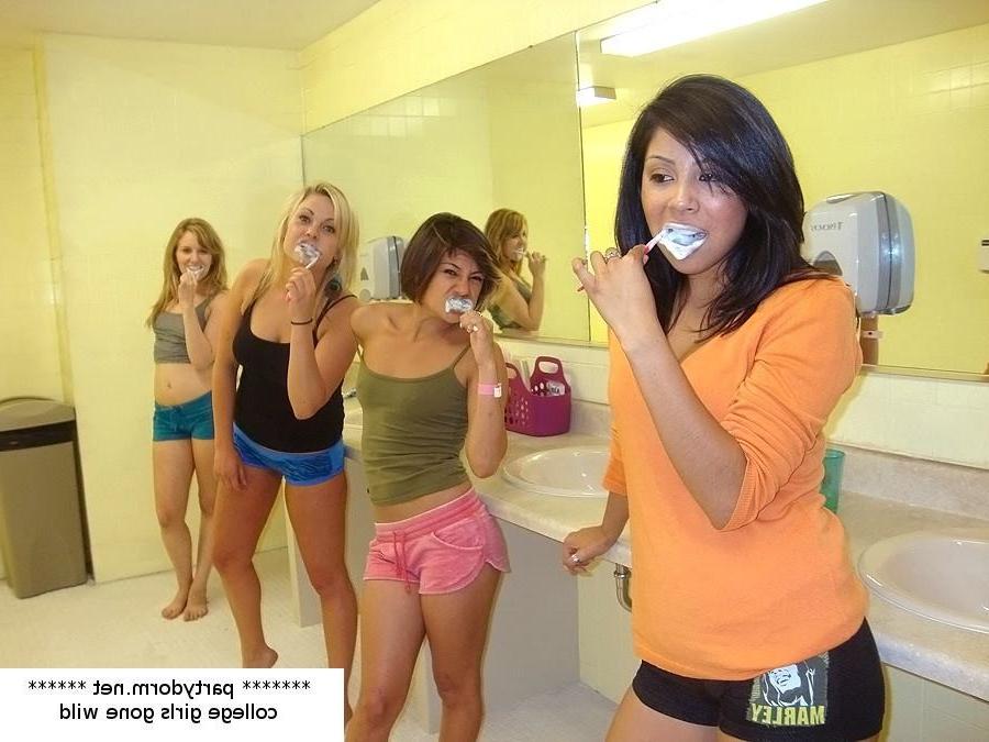 15P Sexy college girls gone wild