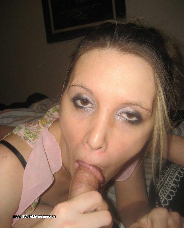 15P Geile Amateurin leckt und lutscht einen steifen Schwanz
