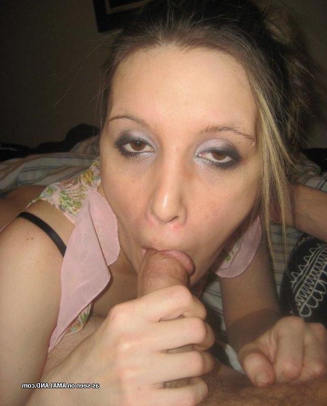 15P Geile Amateurin leckt und lutscht einen steifen Schwanz