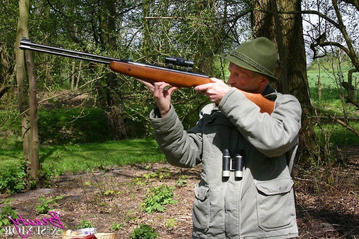 14P Old hunter fucking a brunette beauty in the wild