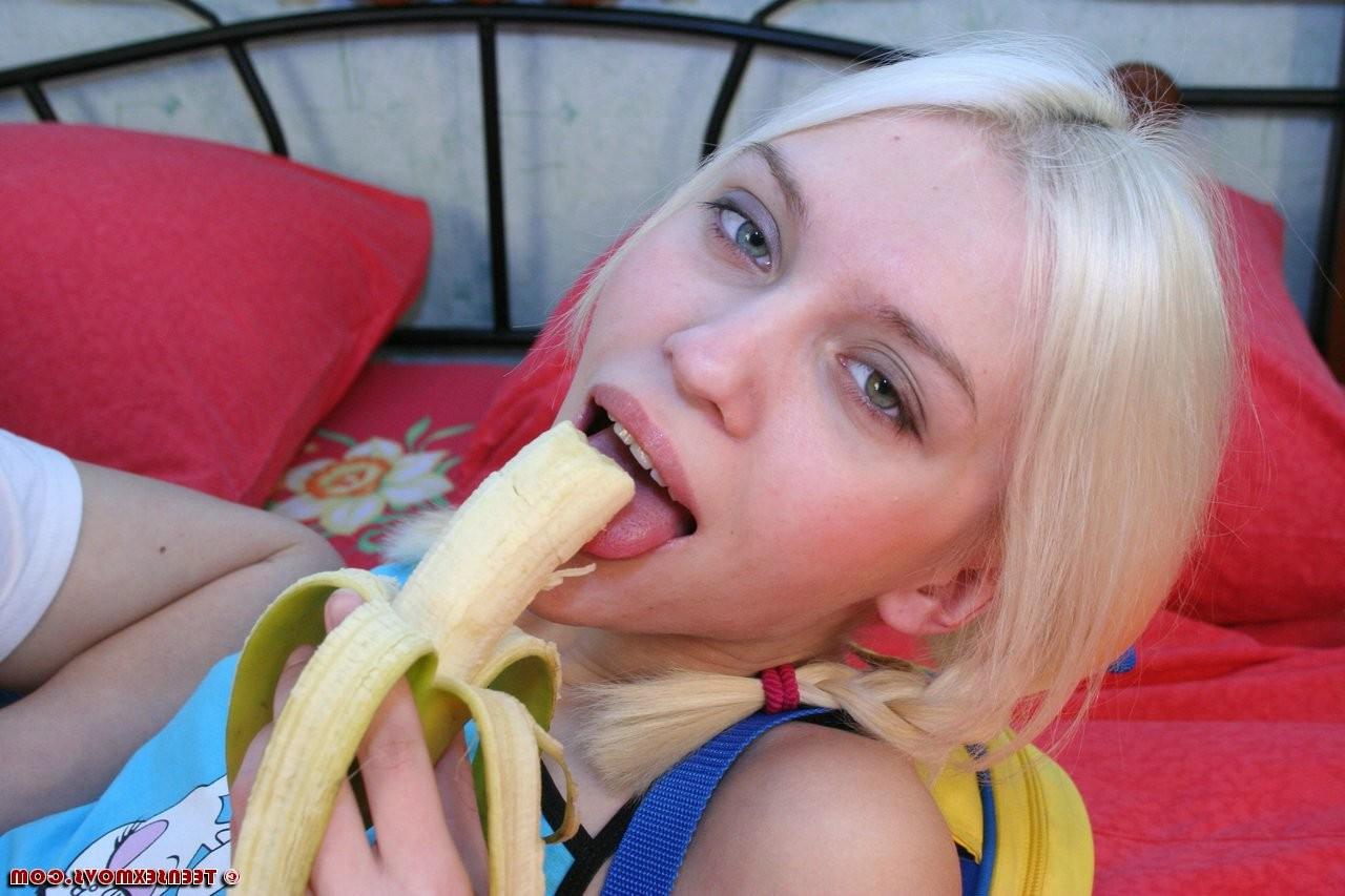 15P Blonde amateur slut plays with her food and cock
