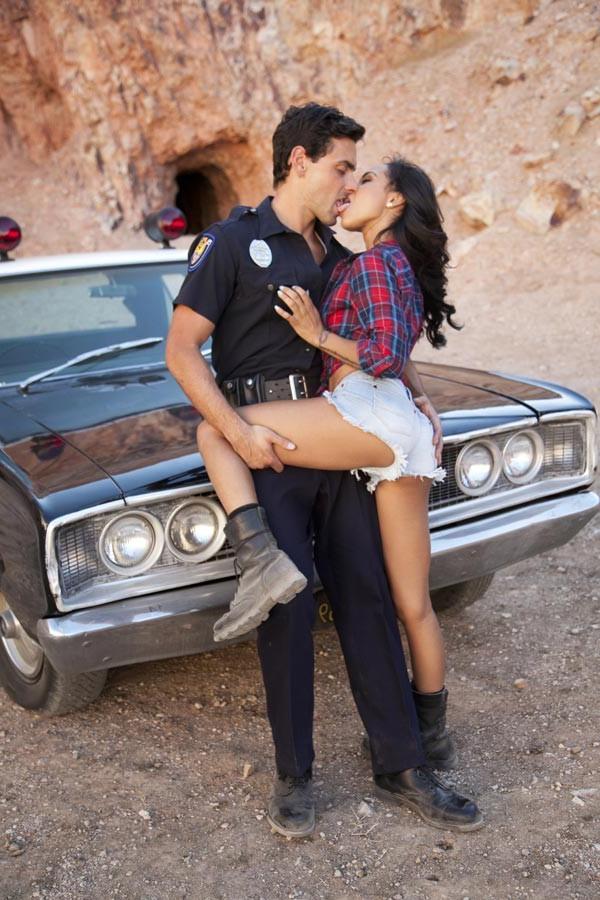 13P Gulliana Alexis got pummeled by big cocked cop