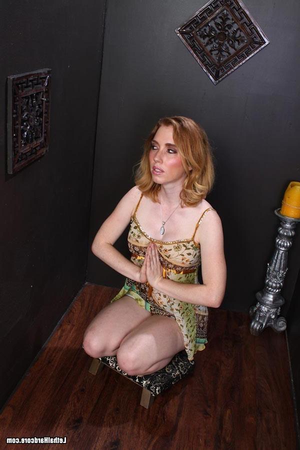 16P Redhead Aaliyah Avatari gives hot gloryhole blowjob
