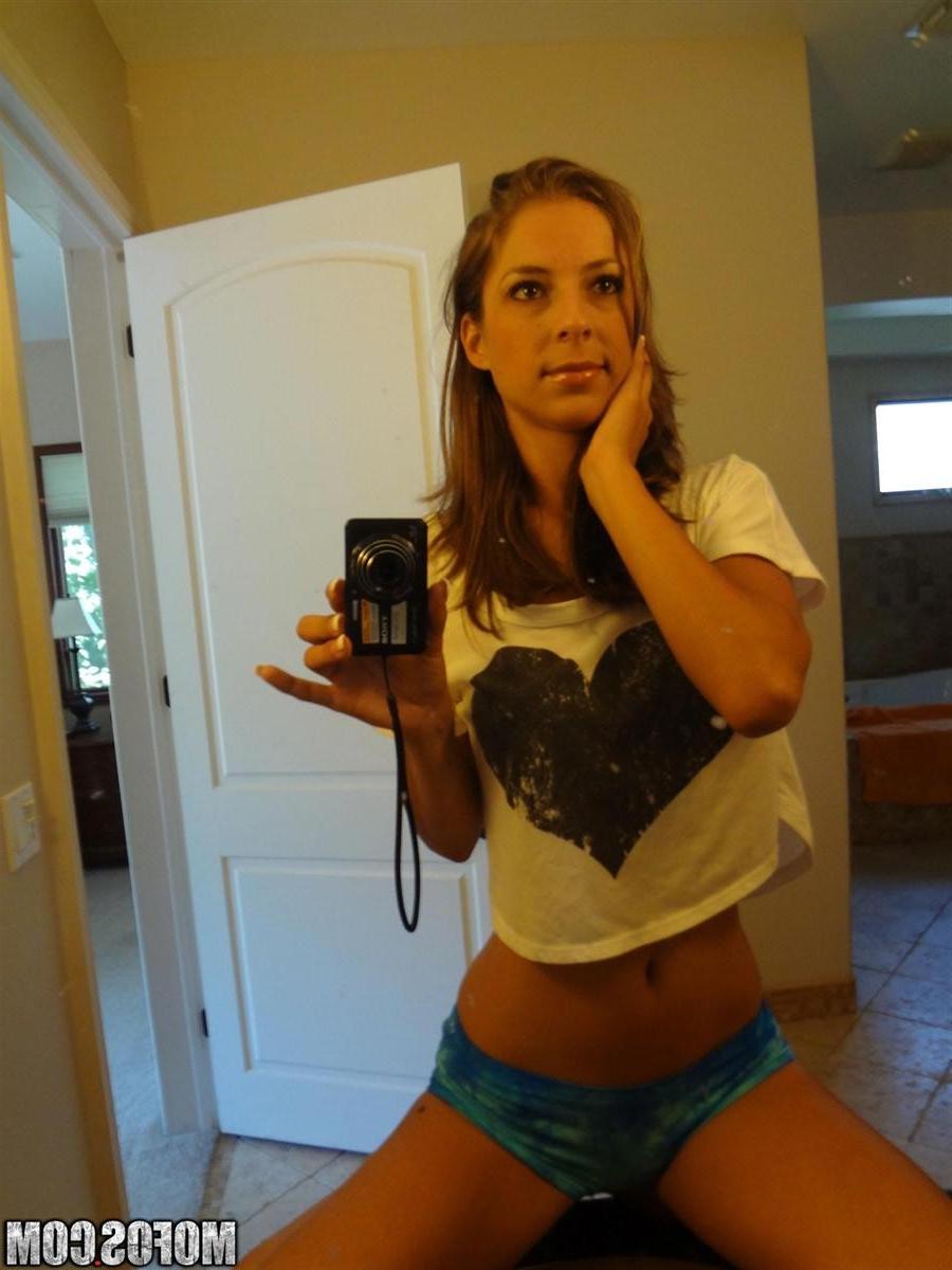 18P Presley Hart takes some self shot pics and fucks