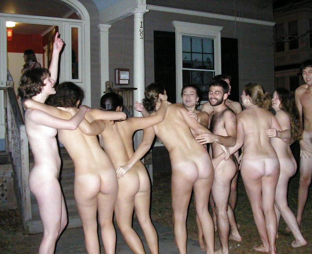 25P GIRLS TOGETHER: FLASHING ASS