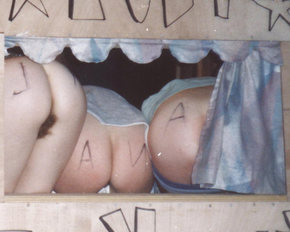 25P GIRLS TOGETHER: FLASHING ASS