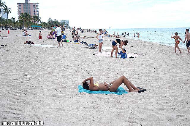 15P Bikini wearing ebony latina gets on her knees to suck