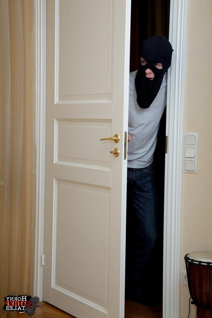 12P Brunette babe found two guys in masks in her flat, they came to get the most exp