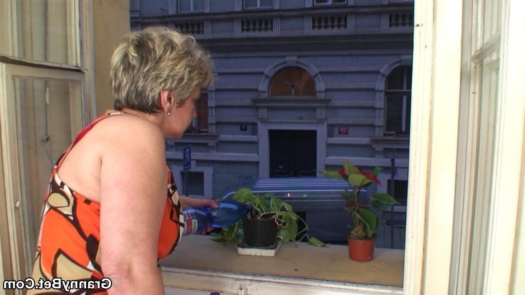 16P Grandmother desires dick and loves the fat cock meat up