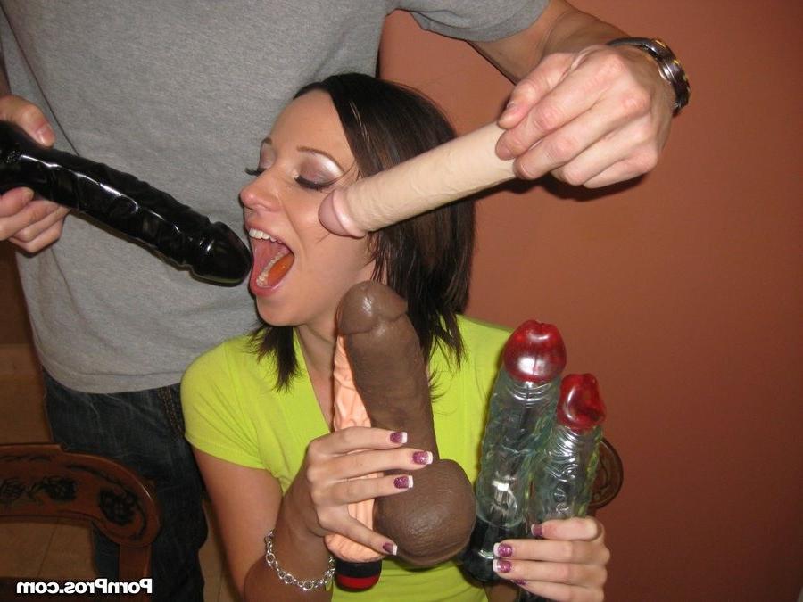 16P Pornstar Jada Stevens deepthroats a large penis