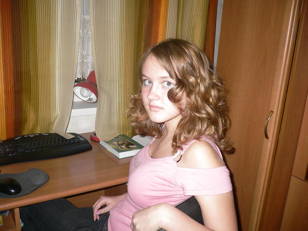 8P Young woman 01