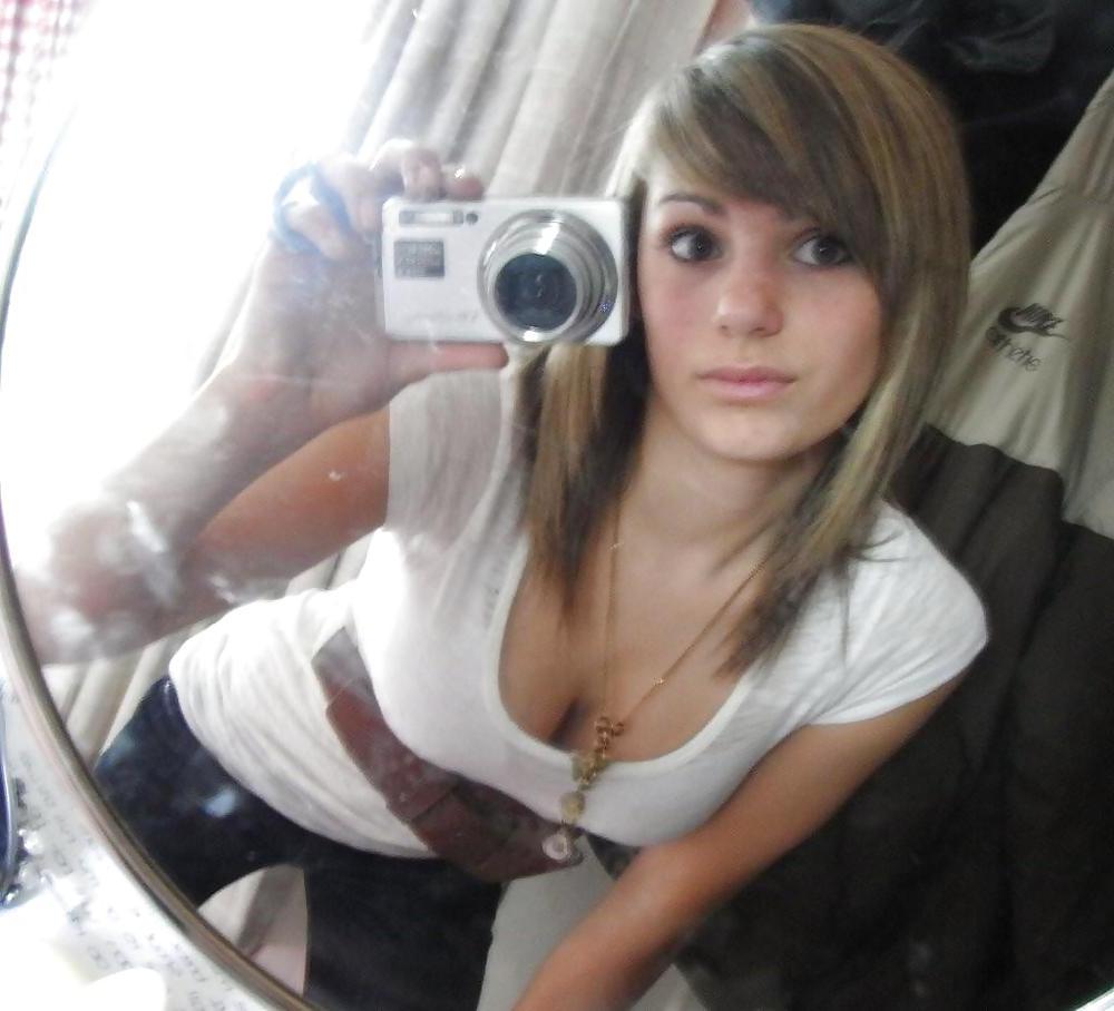 25P Teenager machen Selbstfotos
