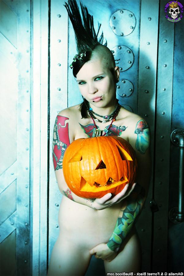 15P Punk Tattooed Teen Tara Toxic Halloween