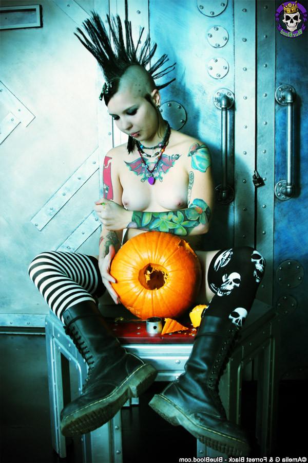 15P Punk Tattooed Teen Tara Toxic Halloween