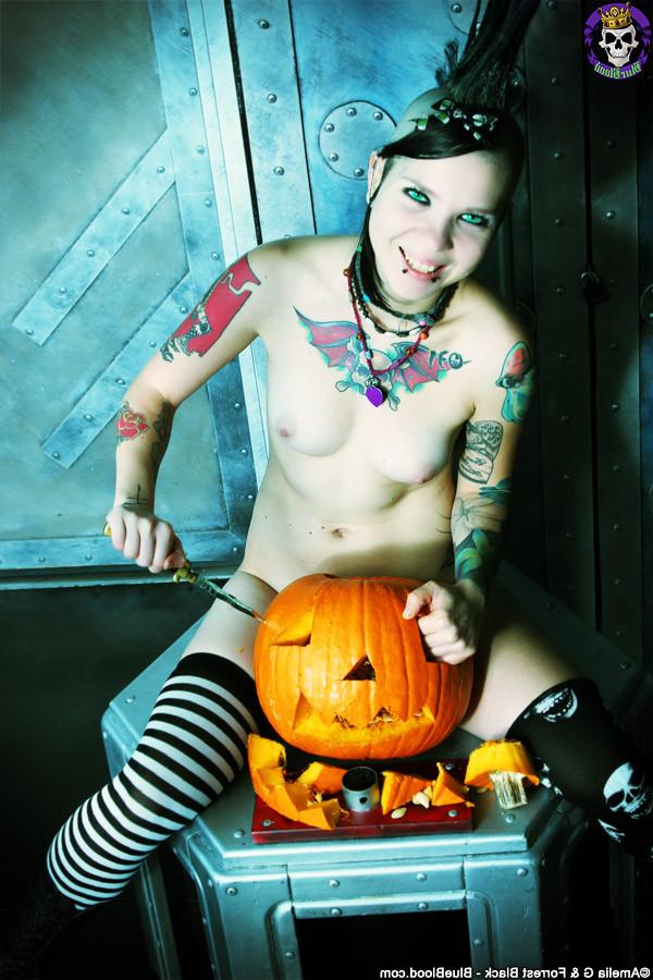15P Punk Tattooed Teen Tara Toxic Halloween