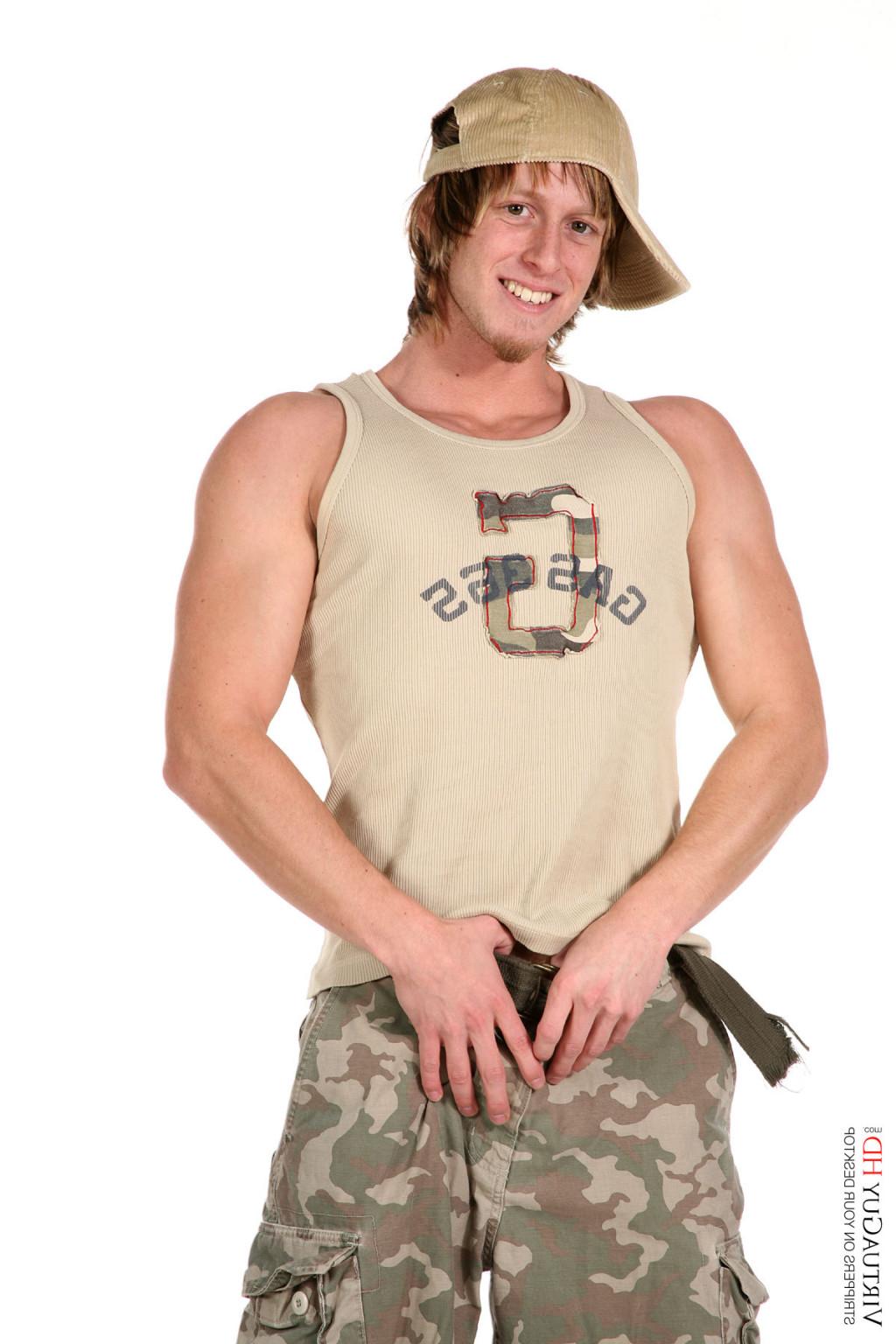 15P Stop watching pictures and get Denis Reed stripping on your desktop