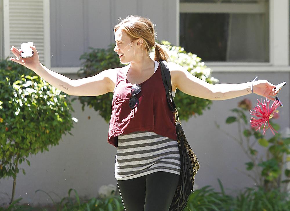 10P Hilary Duff Goes To Yoga Class Looking Happy Hollywood
