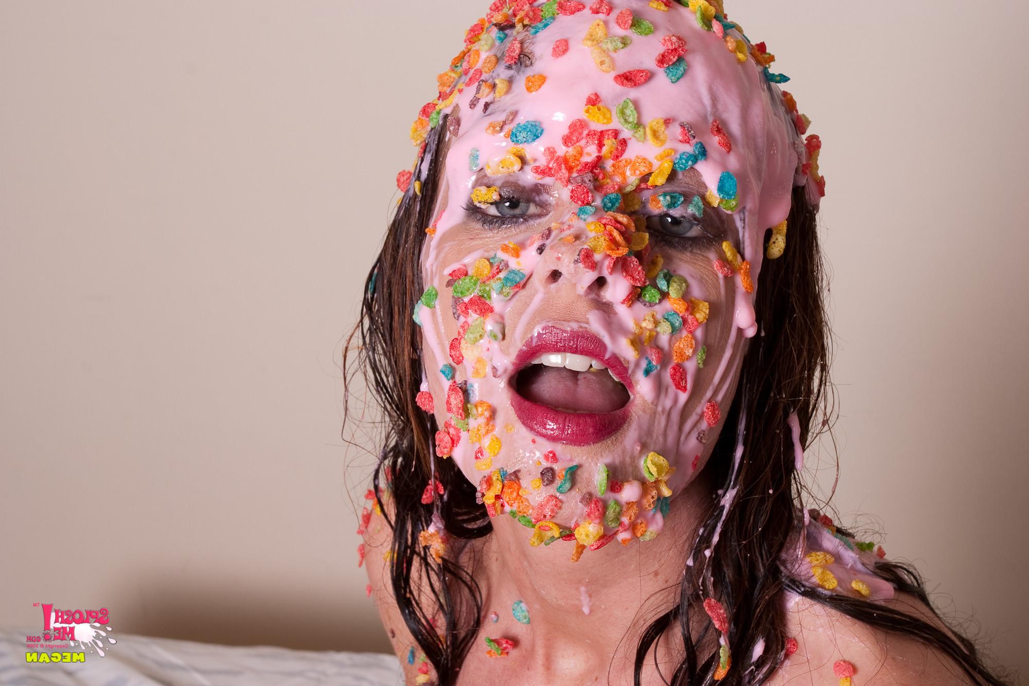 19P Messy with food