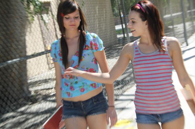 16P 18 YearOld Mary Jane Seduces Hottie Cassandra Nix