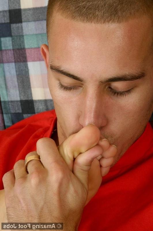 12P College cutie gives her first foot job