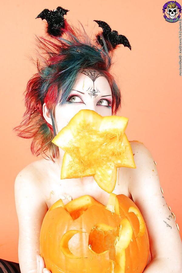 15P Halloween Goth Babe in Ballet Heels