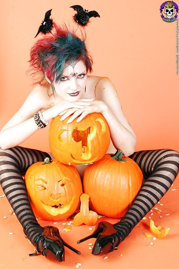 15P Halloween Goth Babe in Ballet Heels