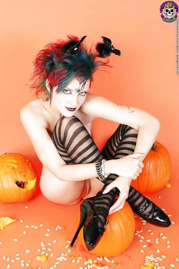 15P Halloween Goth Babe in Ballet Heels