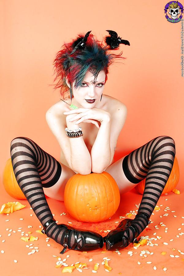 15P Halloween Goth Babe in Ballet Heels