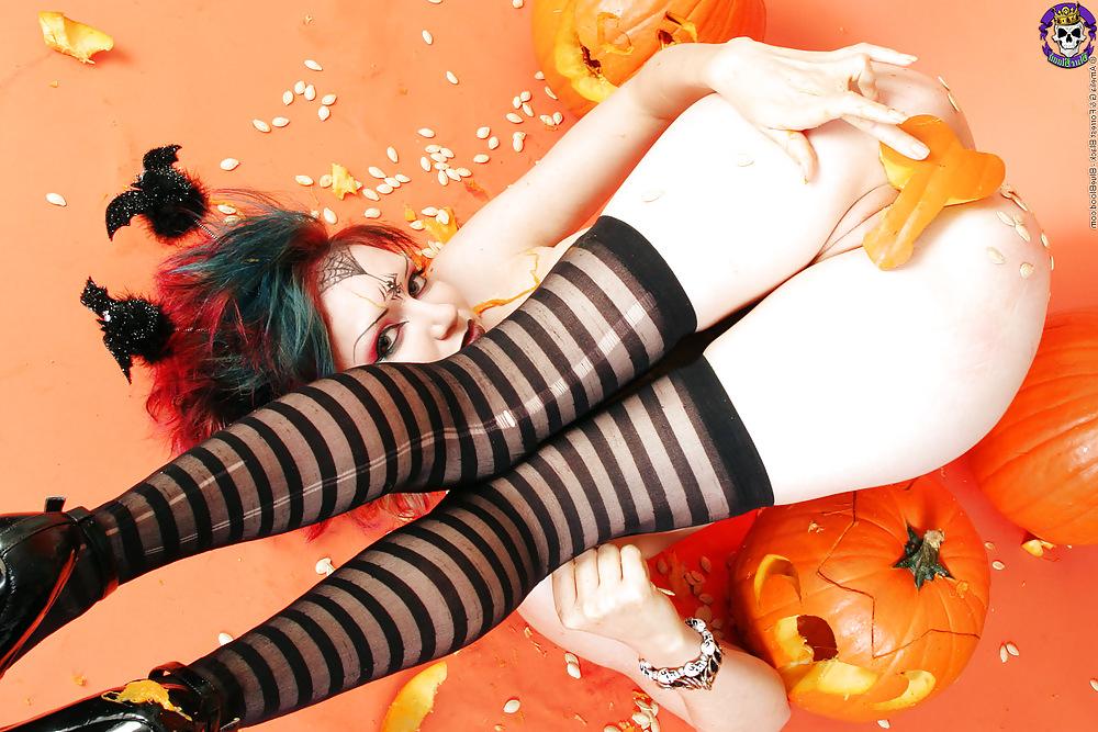 15P Halloween Goth Babe in Ballet Heels