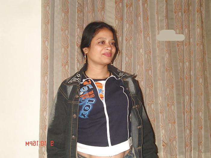 11P Indian Slut Anisha ( Desi )