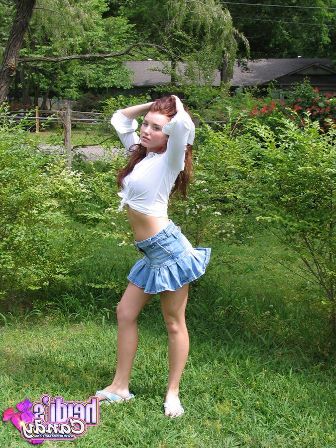 12P Heidi takes off her top outside on the lawn