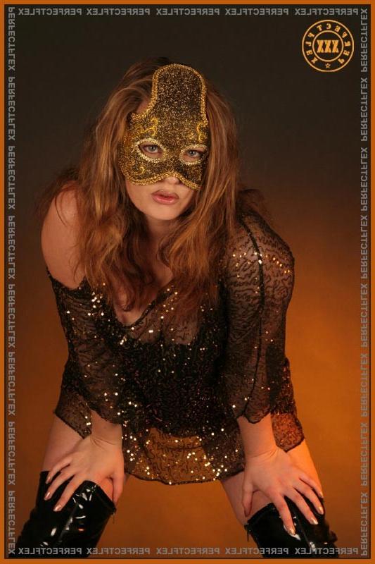 17P Flexible lady in a kinky mask toying her ass and pussy