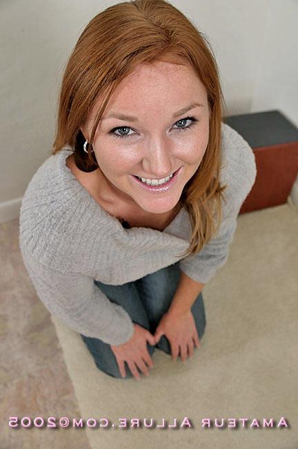 15P Friendly chick giving oral action