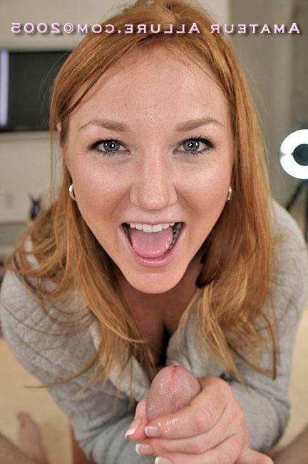15P Friendly chick giving oral action