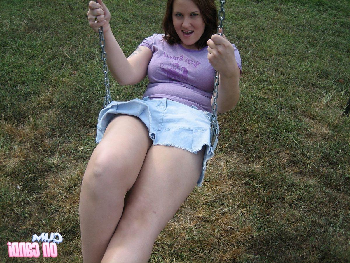 16P Candi Plays And Pees In The Park