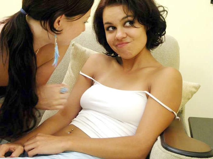 15P Young brunette lesbians kissing and fucking a toy