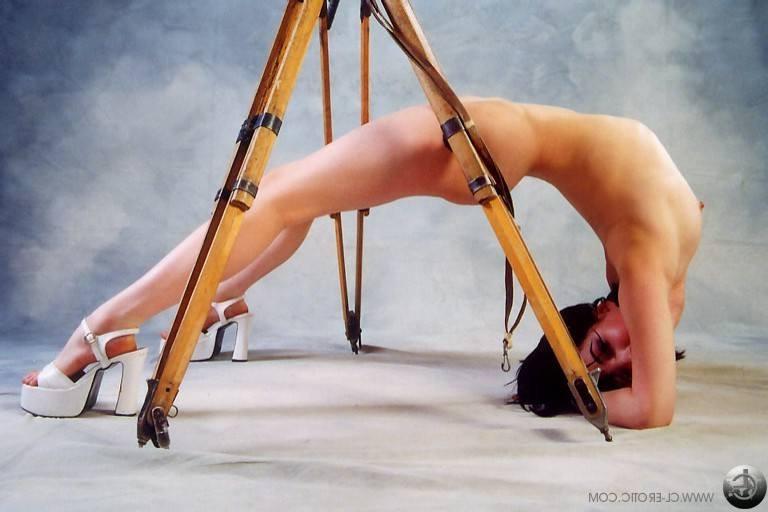 17P Flexible model in high heels