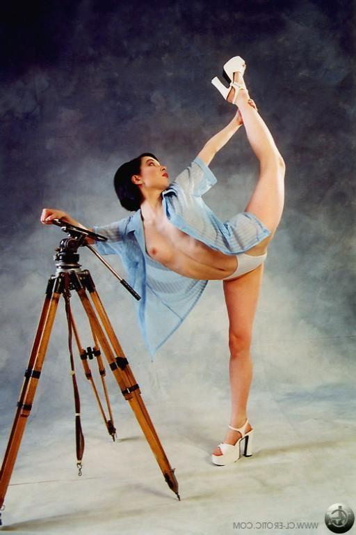 17P Flexible model in high heels