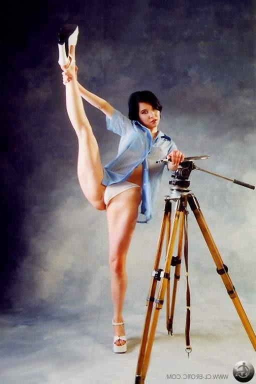 17P Flexible model in high heels