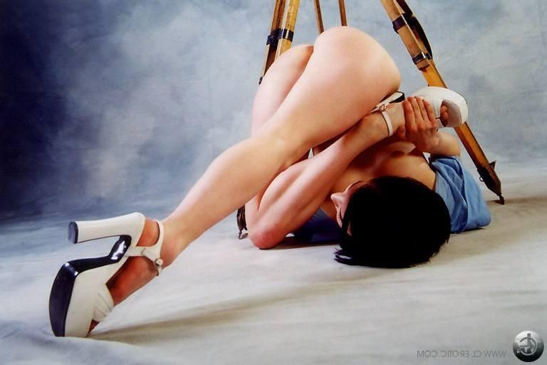 17P Flexible model in high heels