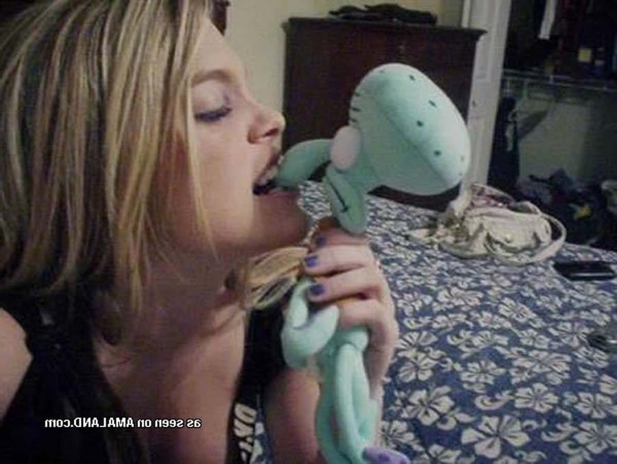 15P Real busty amateur girlfriends showing boobs