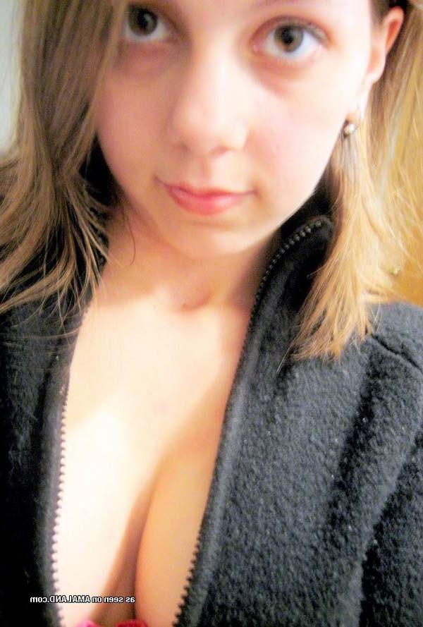 15P Real busty amateur girlfriend showing off