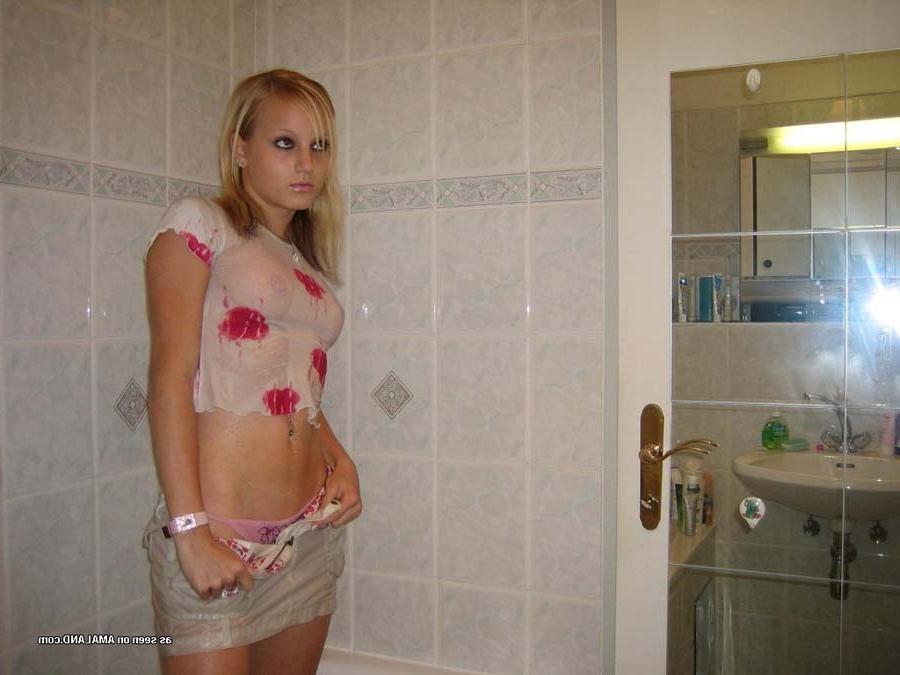 15P Busty amateur girlfriends showing off their boobs