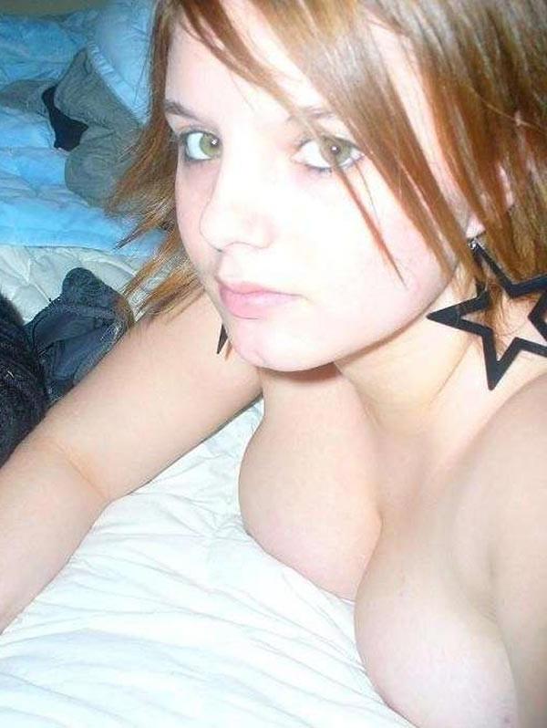 15P Real amateur girlfriends showing big tits